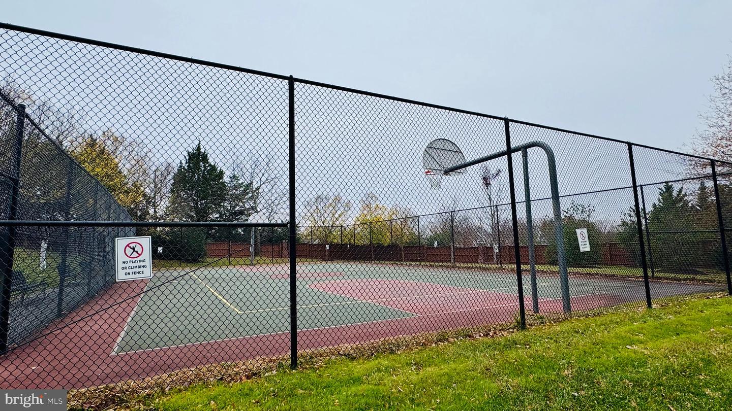 12798 FOX KEEP RUN, FAIRFAX, Virginia 22033, 4 Bedrooms Bedrooms, ,4 BathroomsBathrooms,Residential,For sale,12798 FOX KEEP RUN,VAFX2279654 MLS # VAFX2279654