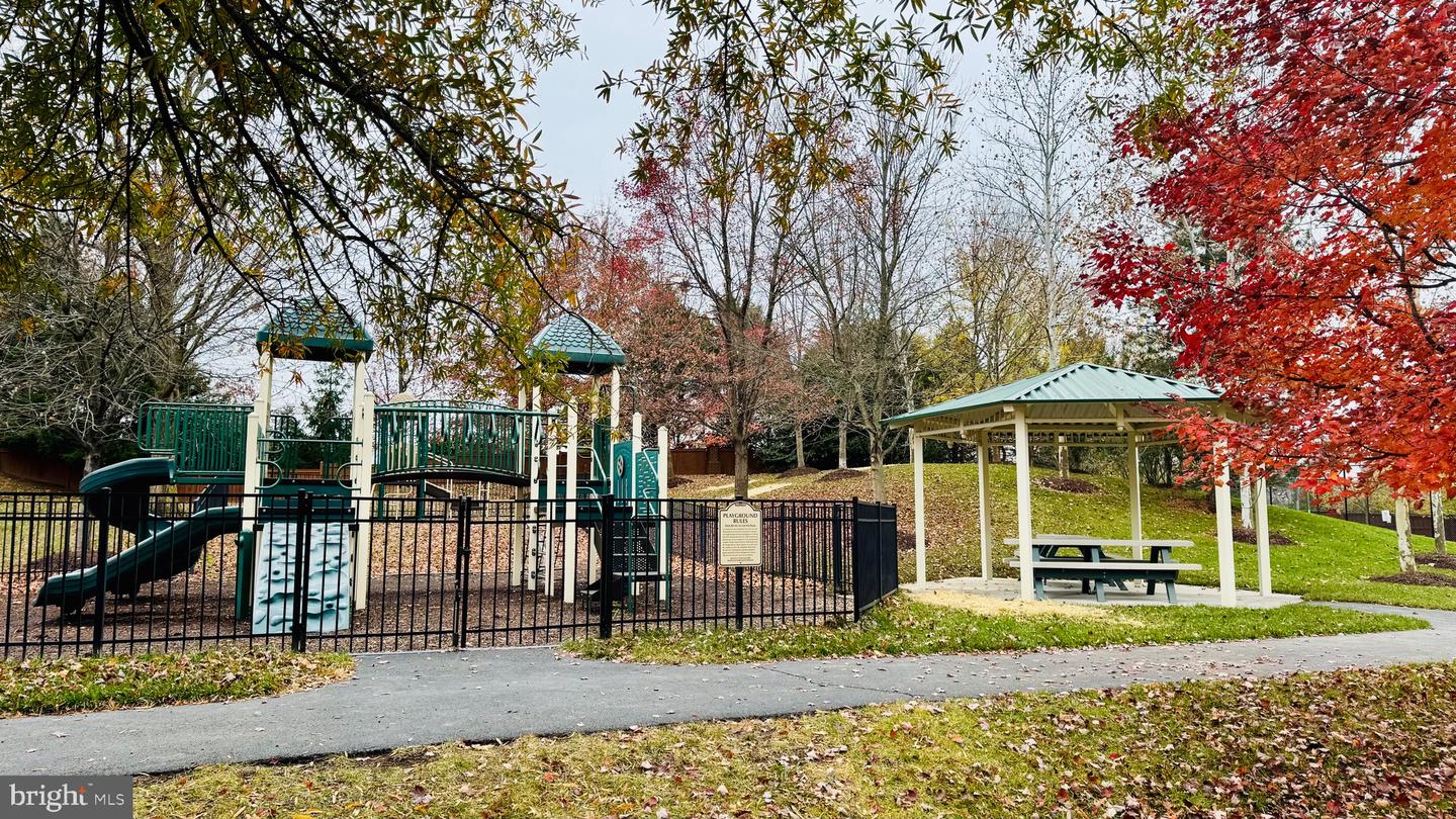 12798 FOX KEEP RUN, FAIRFAX, Virginia 22033, 4 Bedrooms Bedrooms, ,4 BathroomsBathrooms,Residential,For sale,12798 FOX KEEP RUN,VAFX2279654 MLS # VAFX2279654