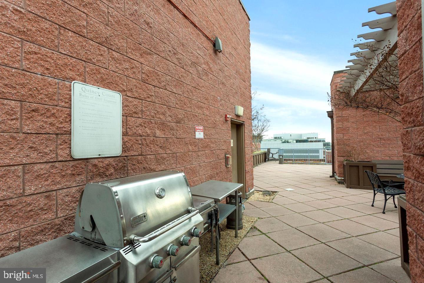 1117 10TH ST NW #301, WASHINGTON, District Of Columbia 20001, 2 Bedrooms Bedrooms, 4 Rooms Rooms,2 BathroomsBathrooms,Residential,For sale,1117 10TH ST NW #301,DCDC2232368 MLS # DCDC2232368