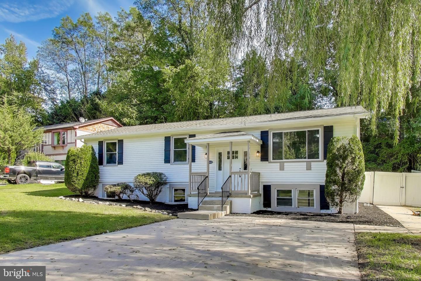 18905 RED OAK LN, TRIANGLE, Virginia 22172, 5 Bedrooms Bedrooms, ,2 BathroomsBathrooms,Residential,For sale,18905 RED OAK LN,VAPW2108038 MLS # VAPW2108038