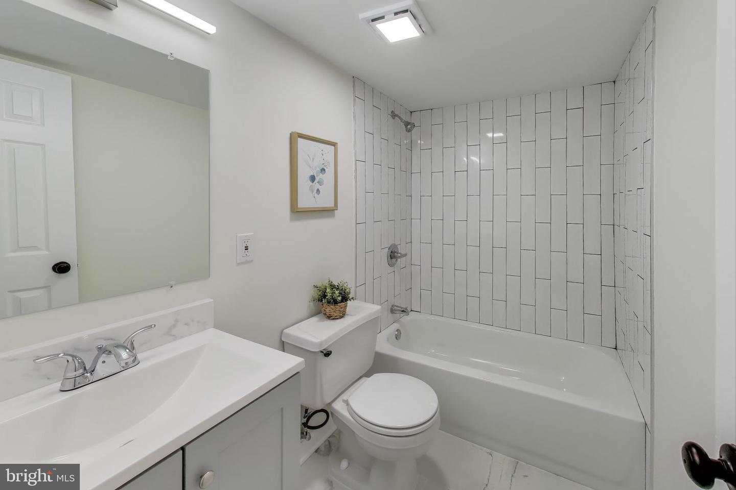 18905 RED OAK LN, TRIANGLE, Virginia 22172, 5 Bedrooms Bedrooms, ,2 BathroomsBathrooms,Residential,For sale,18905 RED OAK LN,VAPW2108038 MLS # VAPW2108038