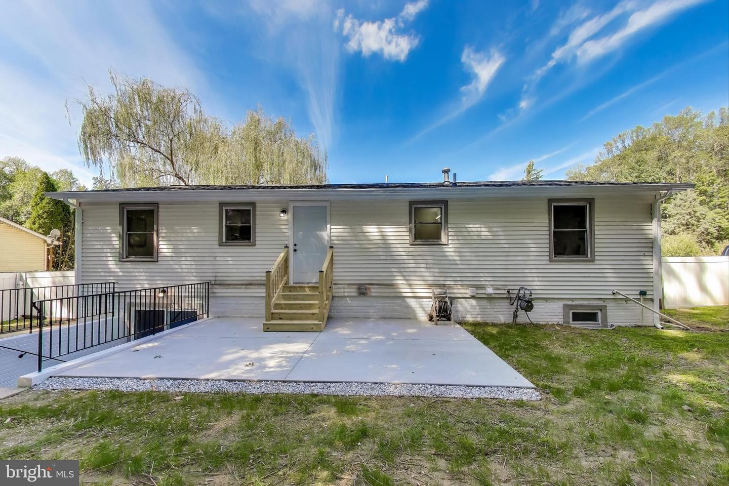 18905 RED OAK LN, TRIANGLE, Virginia 22172, 5 Bedrooms Bedrooms, ,2 BathroomsBathrooms,Residential,For sale,18905 RED OAK LN,VAPW2108038 MLS # VAPW2108038