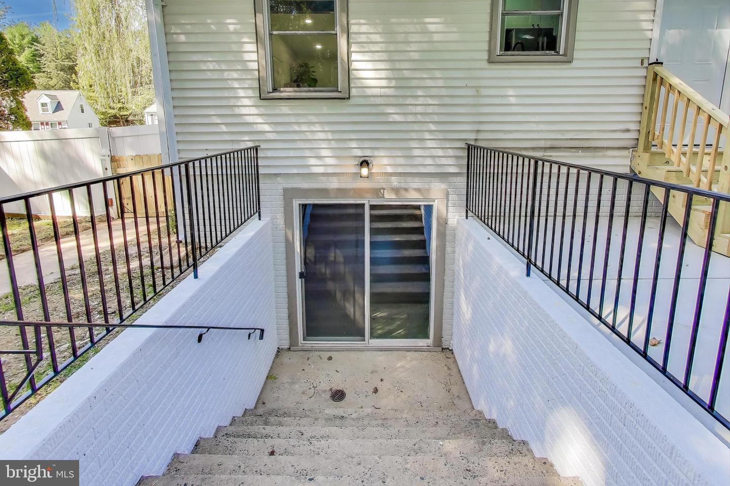 18905 RED OAK LN, TRIANGLE, Virginia 22172, 5 Bedrooms Bedrooms, ,2 BathroomsBathrooms,Residential,For sale,18905 RED OAK LN,VAPW2108038 MLS # VAPW2108038