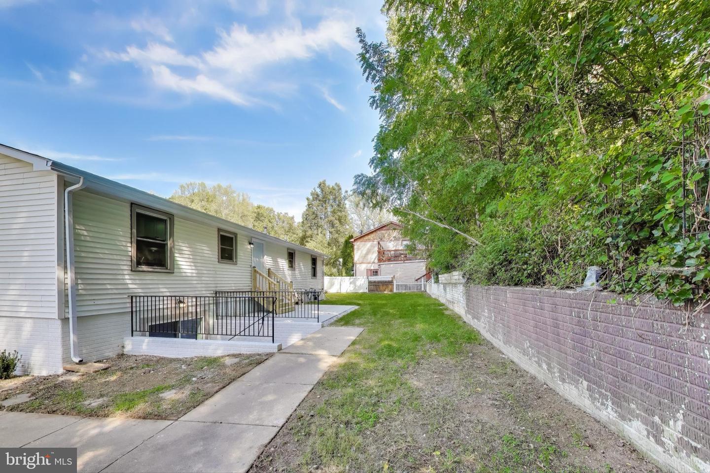 18905 RED OAK LN, TRIANGLE, Virginia 22172, 5 Bedrooms Bedrooms, ,2 BathroomsBathrooms,Residential,For sale,18905 RED OAK LN,VAPW2108038 MLS # VAPW2108038