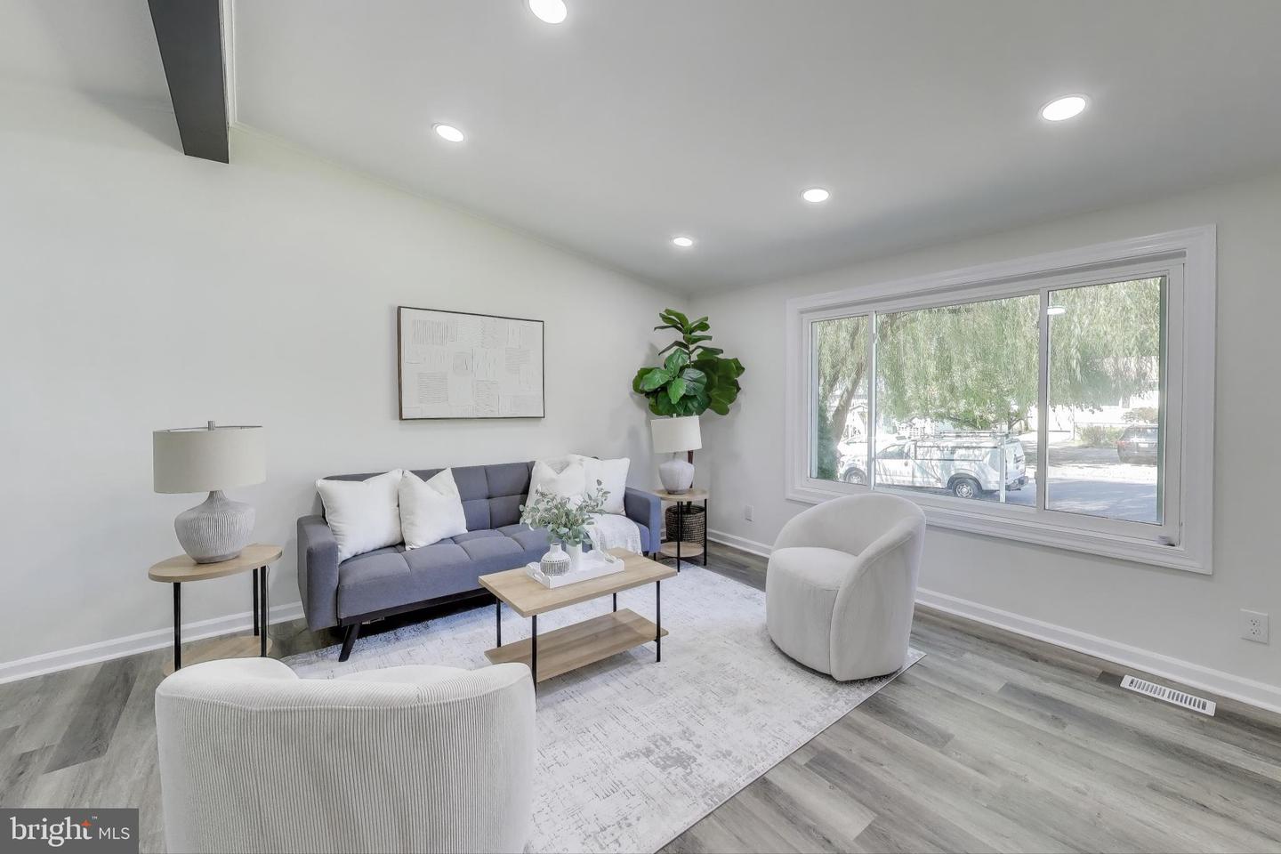 18905 RED OAK LN, TRIANGLE, Virginia 22172, 5 Bedrooms Bedrooms, ,2 BathroomsBathrooms,Residential,For sale,18905 RED OAK LN,VAPW2108038 MLS # VAPW2108038