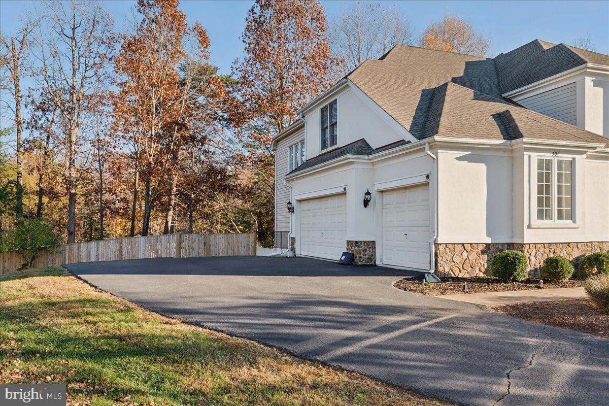 301 MARJORIE LN, HERNDON, Virginia 20170, 4 Bedrooms Bedrooms, ,4 BathroomsBathrooms,Residential,For sale,301 MARJORIE LN,VAFX2279712 MLS # VAFX2279712