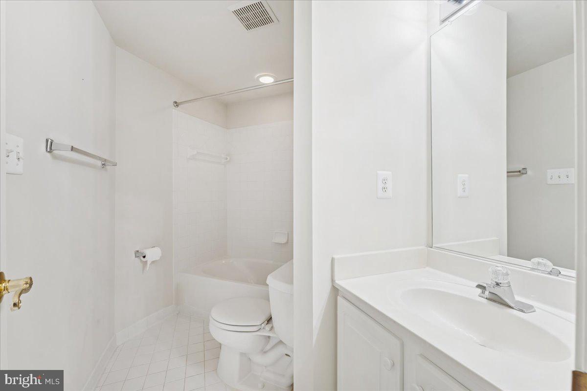 301 MARJORIE LN, HERNDON, Virginia 20170, 4 Bedrooms Bedrooms, ,4 BathroomsBathrooms,Residential,For sale,301 MARJORIE LN,VAFX2279712 MLS # VAFX2279712