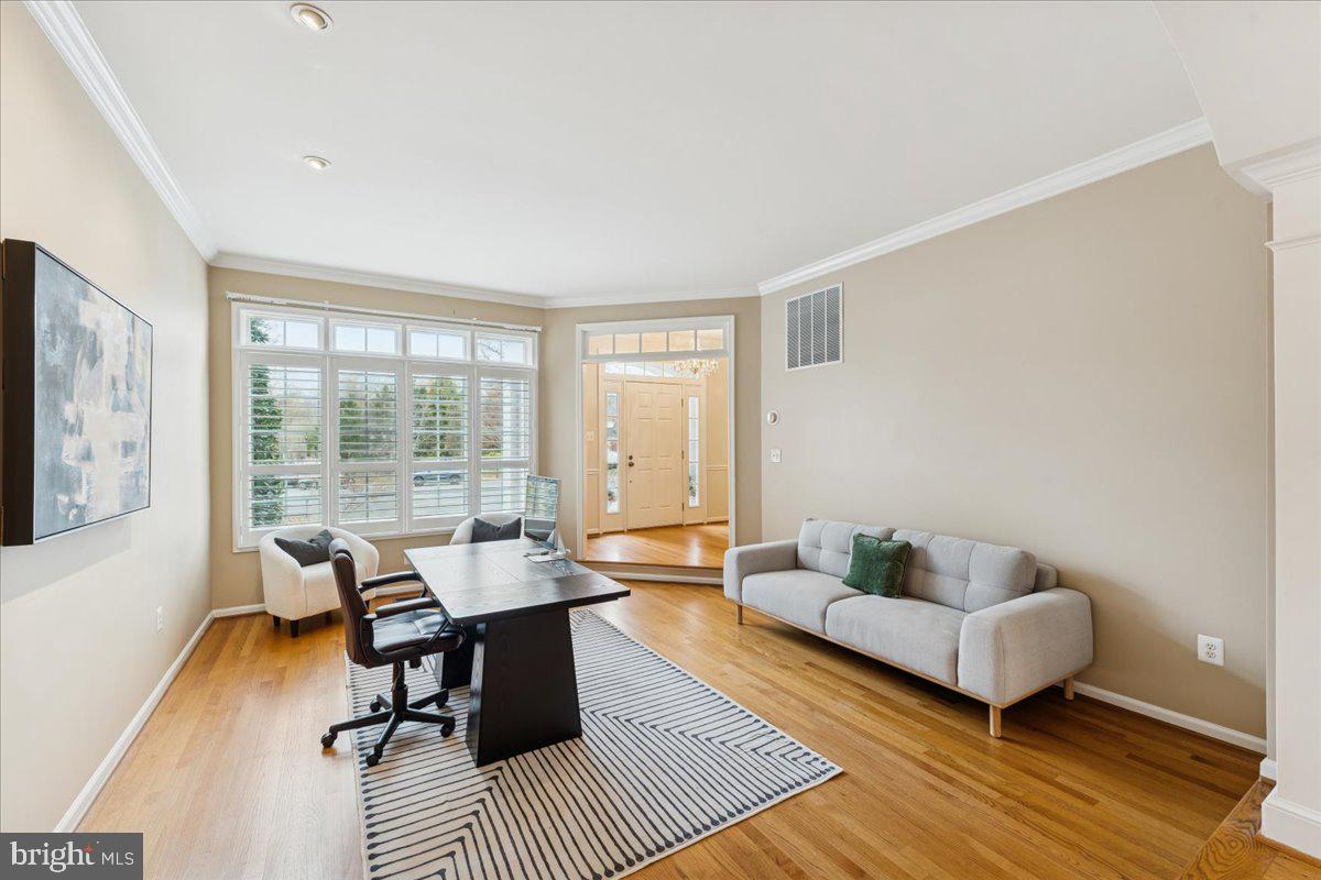 301 MARJORIE LN, HERNDON, Virginia 20170, 4 Bedrooms Bedrooms, ,4 BathroomsBathrooms,Residential,For sale,301 MARJORIE LN,VAFX2279712 MLS # VAFX2279712