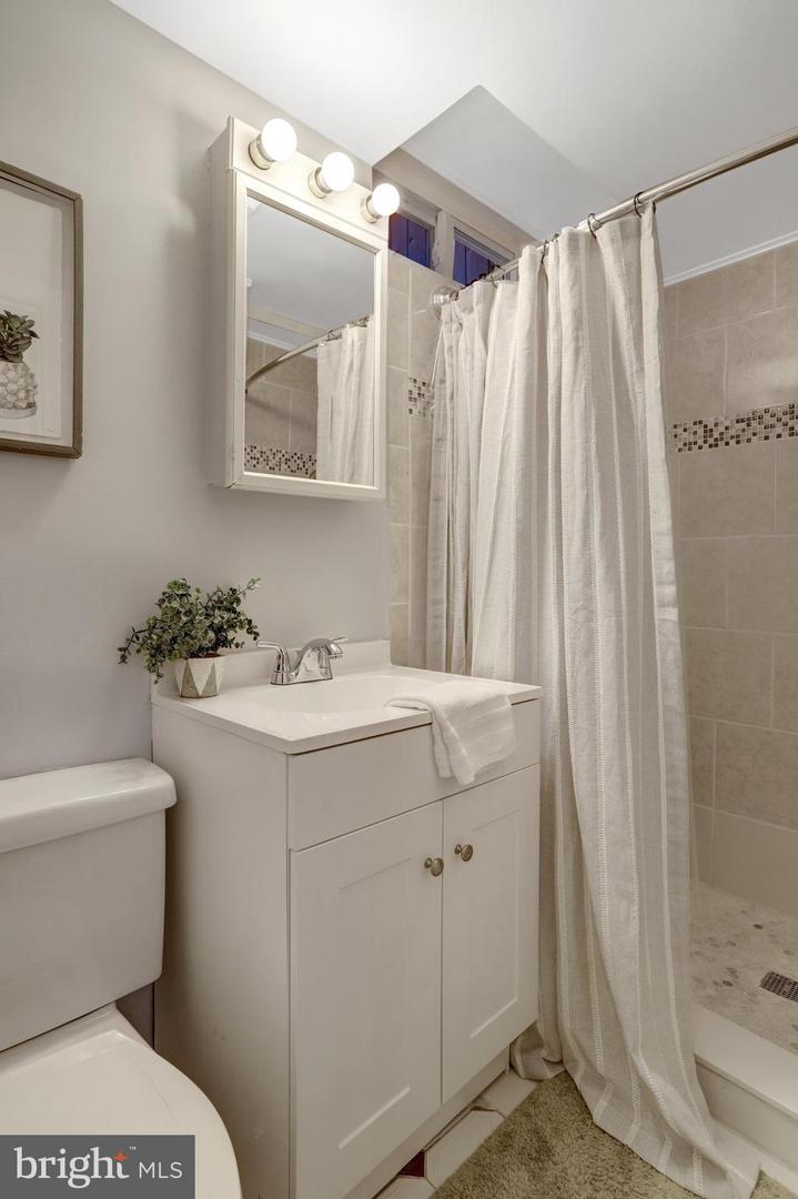 6828 KENYON DR, ALEXANDRIA, Virginia 22307, 2 Bedrooms Bedrooms, ,2 BathroomsBathrooms,Residential,For sale,6828 KENYON DR,VAFX2279732 MLS # VAFX2279732 6828 KENYON DR, ALEXANDRIA, Virginia 22307, 2 Bedrooms Bedrooms, ,2 BathroomsBathrooms,Residential,For sale,6828 KENYON DR,VAFX2279732 MLS # VAFX2279732