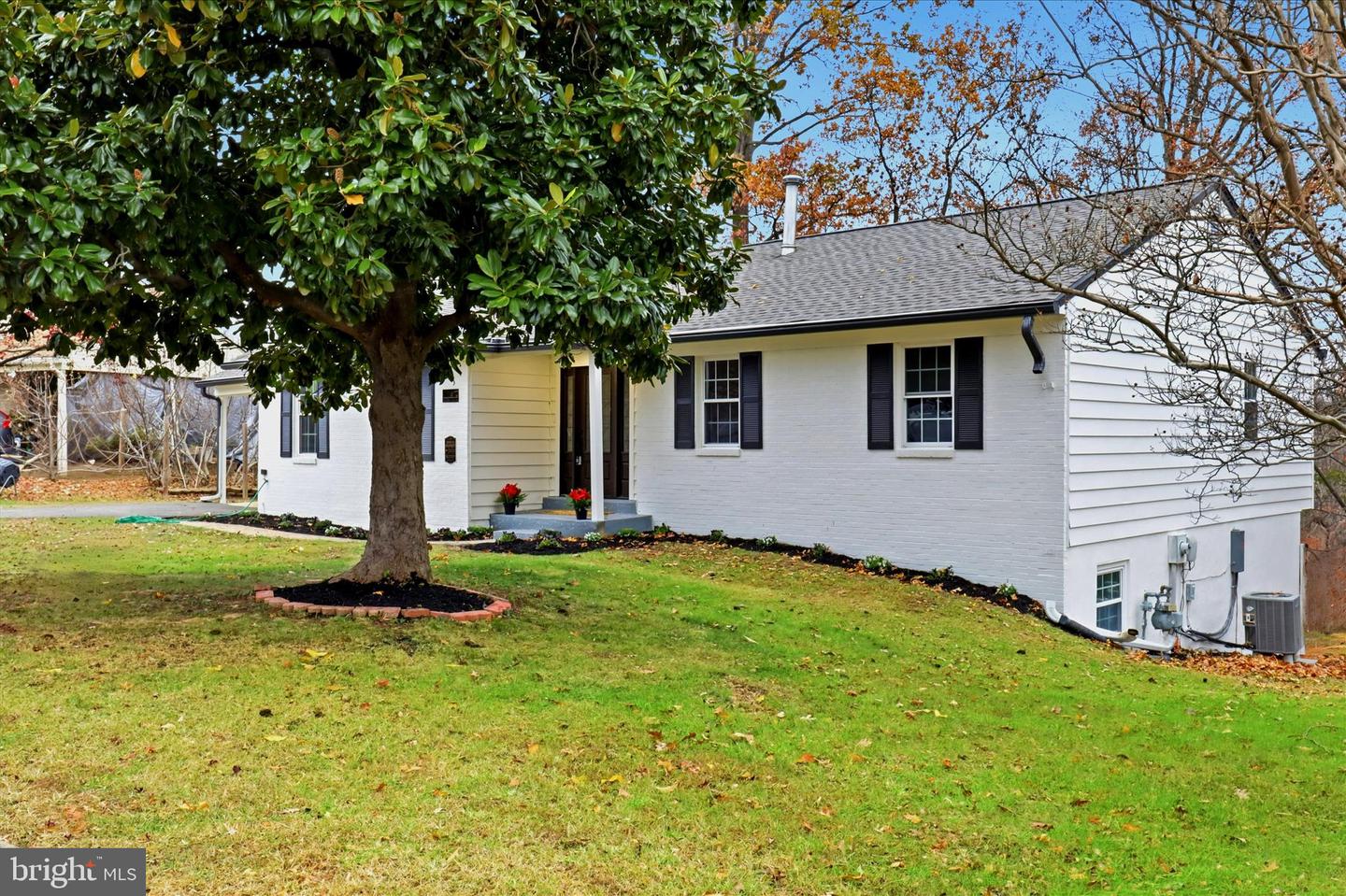 6112 REDWOOD LN, ALEXANDRIA, Virginia 22310, 5 Bedrooms Bedrooms, ,3 BathroomsBathrooms,Residential,For sale,6112 REDWOOD LN,VAFX2279746 MLS # VAFX2279746