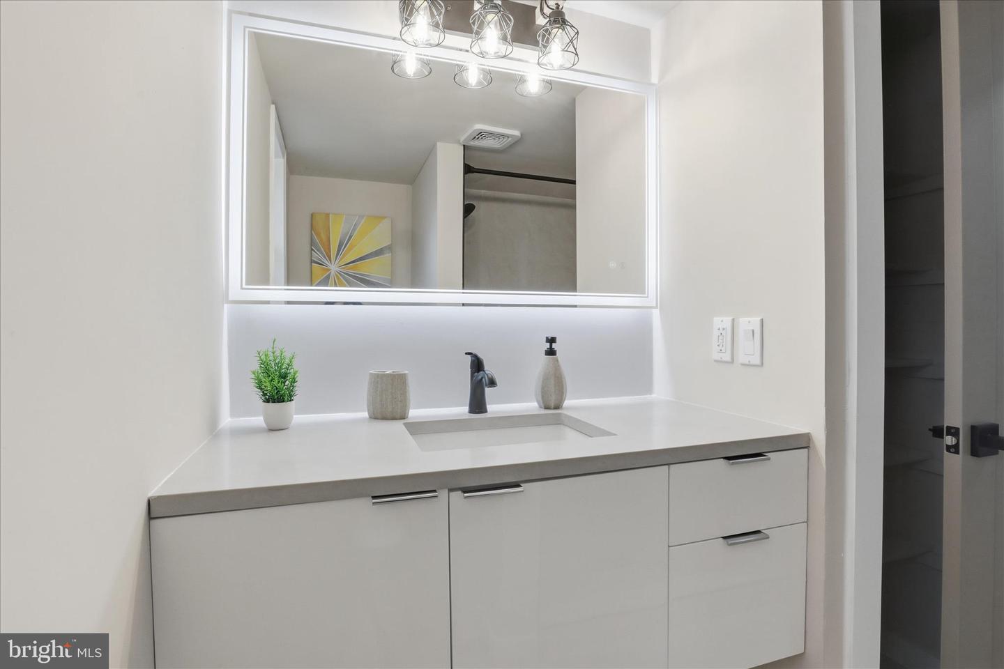 6112 REDWOOD LN, ALEXANDRIA, Virginia 22310, 5 Bedrooms Bedrooms, ,3 BathroomsBathrooms,Residential,For sale,6112 REDWOOD LN,VAFX2279746 MLS # VAFX2279746