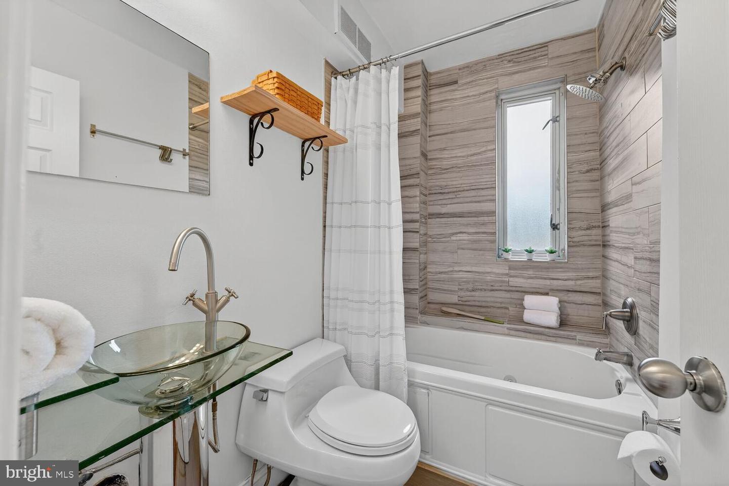 1727 MASSACHUSETTS AVE NW #807, WASHINGTON, District Of Columbia 20036, 1 Bedroom Bedrooms, 2 Rooms Rooms,1 BathroomBathrooms,Residential,For sale,1727 MASSACHUSETTS AVE NW #807,DCDC2232468 MLS # DCDC2232468