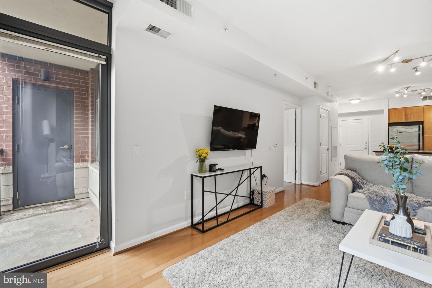 1021 N GARFIELD ST #233, ARLINGTON, Virginia 22201, 1 Bedroom Bedrooms, ,1 BathroomBathrooms,Residential,For sale,1021 N GARFIELD ST #233,VAAR2066274 MLS # VAAR2066274 1021 N GARFIELD ST #233, ARLINGTON, Virginia 22201, 1 Bedroom Bedrooms, ,1 BathroomBathrooms,Residential,For sale,1021 N GARFIELD ST #233,VAAR2066274 MLS # VAAR2066274