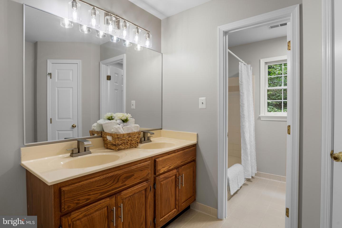 10201 LEATHERLEAF CT, MANASSAS, Virginia 20111, 5 Bedrooms Bedrooms, ,5 BathroomsBathrooms,Residential,For sale,10201 LEATHERLEAF CT,VAPW2108092 MLS # VAPW2108092