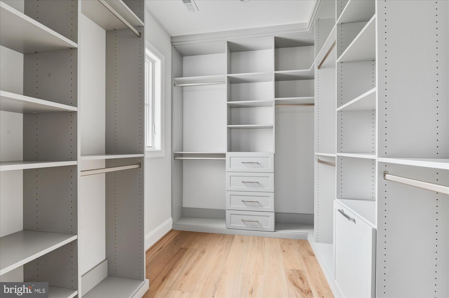 5908 CALLA DR, MCLEAN, Virginia 22101, 6 Bedrooms Bedrooms, ,6 BathroomsBathrooms,Residential,For sale,5908 CALLA DR,VAFX2237522 MLS # VAFX2237522