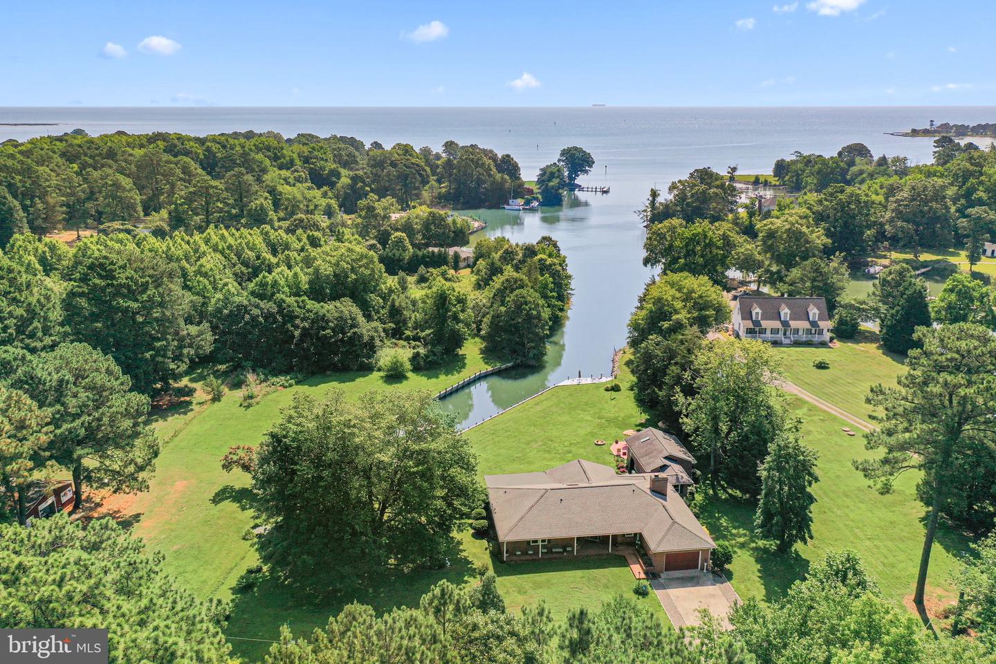 77 KENT COVE RD, KILMARNOCK, Virginia 22482, 3 Bedrooms Bedrooms, 7 Rooms Rooms,3 BathroomsBathrooms,Residential,For sale,77 KENT COVE RD,VANV2001666 MLS # VANV2001666