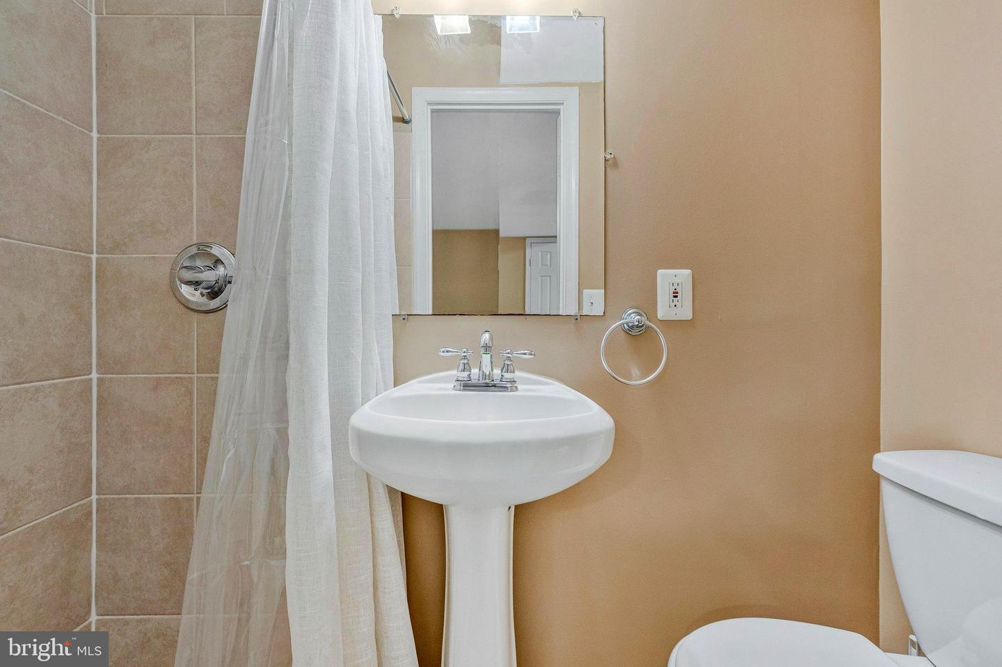 2546 JAMES MAURY DR, HERNDON, Virginia 20171, 3 Bedrooms Bedrooms, ,3 BathroomsBathrooms,Residential,For sale,2546 JAMES MAURY DR,VAFX2263306 MLS # VAFX2263306