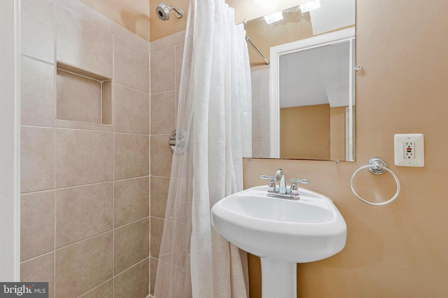 2546 JAMES MAURY DR, HERNDON, Virginia 20171, 3 Bedrooms Bedrooms, ,3 BathroomsBathrooms,Residential,For sale,2546 JAMES MAURY DR,VAFX2263306 MLS # VAFX2263306