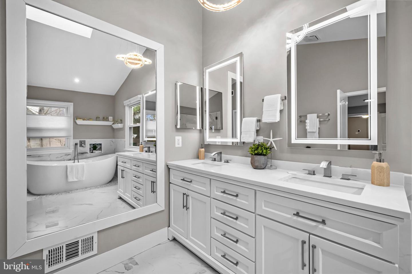 2169 WESTGLEN CT, VIENNA, Virginia 22182, 6 Bedrooms Bedrooms, ,5 BathroomsBathrooms,Residential,For sale,2169 WESTGLEN CT,VAFX2267874 MLS # VAFX2267874