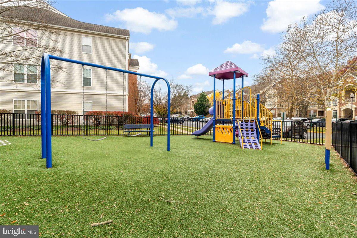 7708-B HAYNES POINT WAY #9B, ALEXANDRIA, Virginia 22315, 2 Bedrooms Bedrooms, ,2 BathroomsBathrooms,Residential,For sale,7708-B HAYNES POINT WAY #9B,VAFX2273340 MLS # VAFX2273340