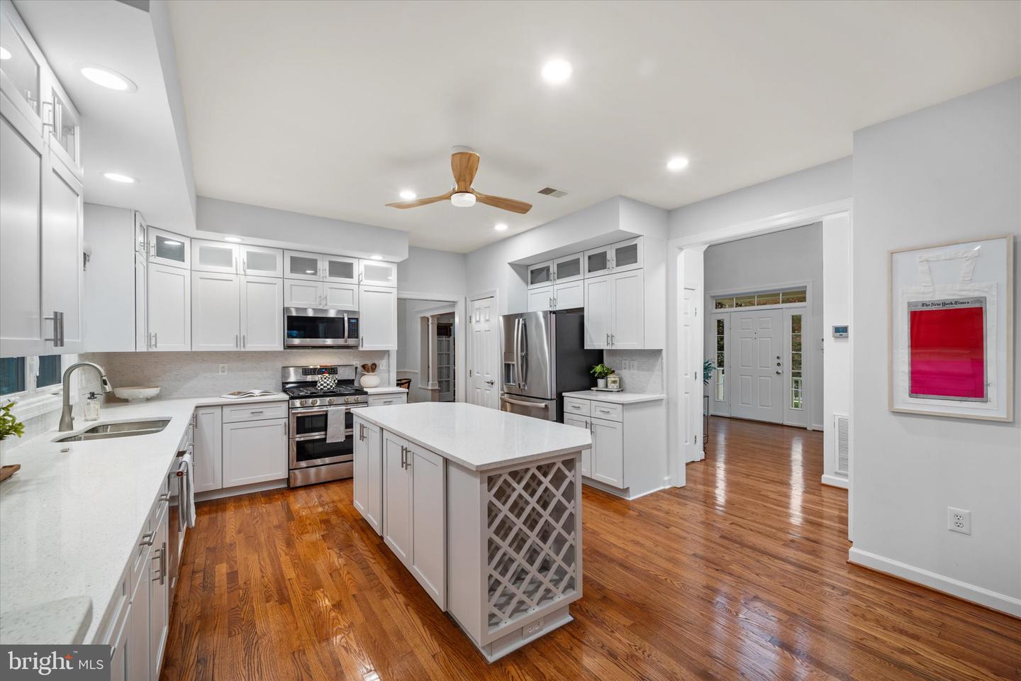 5495 ROCKPOINTE DR, CLIFTON, Virginia 20124, 6 Bedrooms Bedrooms, ,4 BathroomsBathrooms,Residential,For sale,5495 ROCKPOINTE DR,VAFX2276036 MLS # VAFX2276036