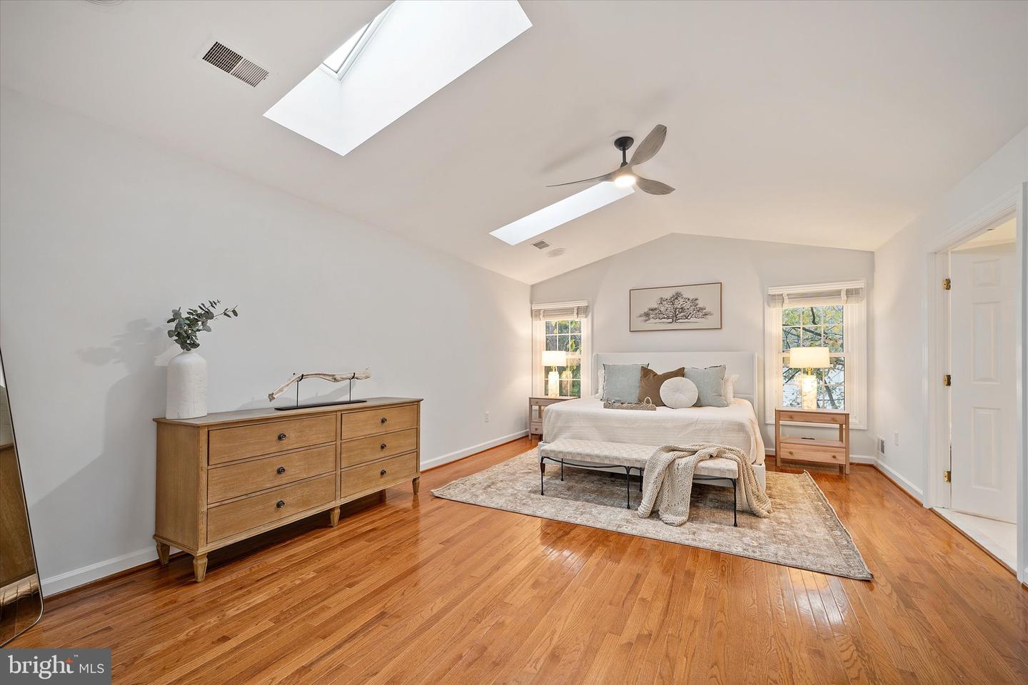 5495 ROCKPOINTE DR, CLIFTON, Virginia 20124, 6 Bedrooms Bedrooms, ,4 BathroomsBathrooms,Residential,For sale,5495 ROCKPOINTE DR,VAFX2276036 MLS # VAFX2276036