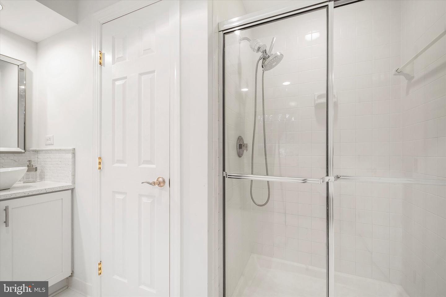 5495 ROCKPOINTE DR, CLIFTON, Virginia 20124, 6 Bedrooms Bedrooms, ,4 BathroomsBathrooms,Residential,For sale,5495 ROCKPOINTE DR,VAFX2276036 MLS # VAFX2276036