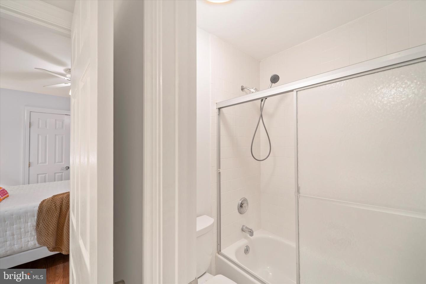 5495 ROCKPOINTE DR, CLIFTON, Virginia 20124, 6 Bedrooms Bedrooms, ,4 BathroomsBathrooms,Residential,For sale,5495 ROCKPOINTE DR,VAFX2276036 MLS # VAFX2276036