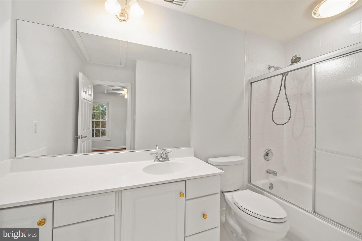 5495 ROCKPOINTE DR, CLIFTON, Virginia 20124, 6 Bedrooms Bedrooms, ,4 BathroomsBathrooms,Residential,For sale,5495 ROCKPOINTE DR,VAFX2276036 MLS # VAFX2276036