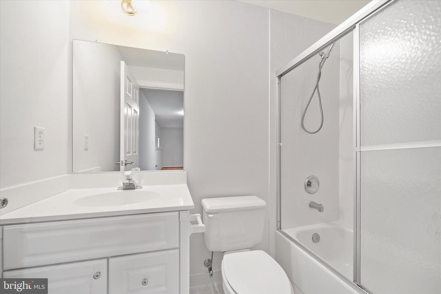 5495 ROCKPOINTE DR, CLIFTON, Virginia 20124, 6 Bedrooms Bedrooms, ,4 BathroomsBathrooms,Residential,For sale,5495 ROCKPOINTE DR,VAFX2276036 MLS # VAFX2276036