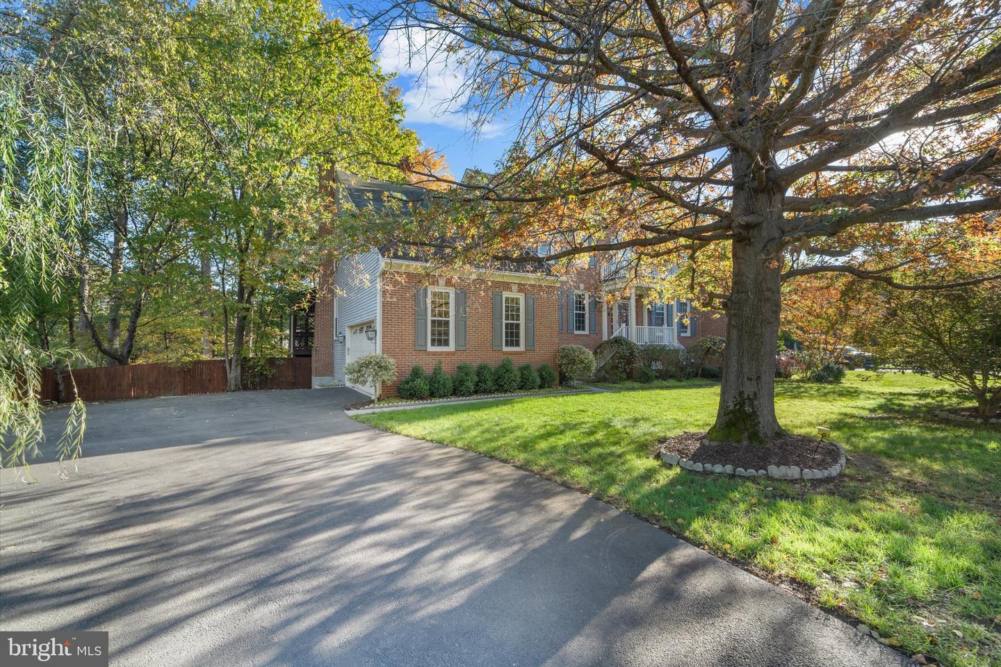 5495 ROCKPOINTE DR, CLIFTON, Virginia 20124, 6 Bedrooms Bedrooms, ,4 BathroomsBathrooms,Residential,For sale,5495 ROCKPOINTE DR,VAFX2276036 MLS # VAFX2276036