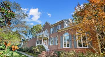 5495 ROCKPOINTE DR, CLIFTON, Virginia 20124, 6 Bedrooms Bedrooms, ,4 BathroomsBathrooms,Residential,For sale,5495 ROCKPOINTE DR,VAFX2276036 MLS # VAFX2276036