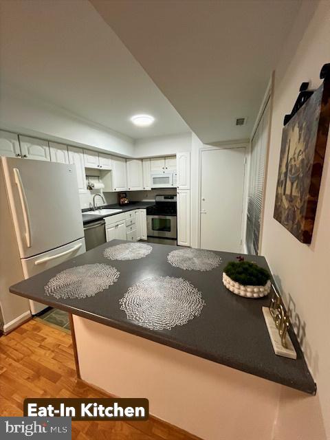 10123 FAIR WOODS DR, FAIRFAX, Virginia 22030, 3 Bedrooms Bedrooms, 8 Rooms Rooms,1 BathroomBathrooms,Residential,For sale,10123 FAIR WOODS DR,VAFC2007356 MLS # VAFC2007356 10123 FAIR WOODS DR, FAIRFAX, Virginia 22030, 3 Bedrooms Bedrooms, 8 Rooms Rooms,1 BathroomBathrooms,Residential,For sale,10123 FAIR WOODS DR,VAFC2007356 MLS # VAFC2007356