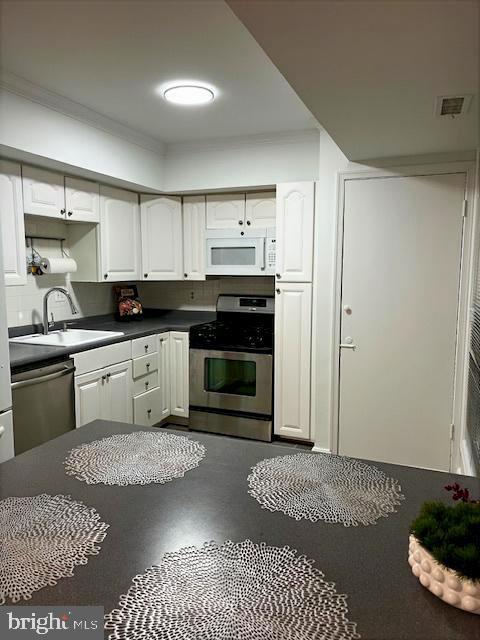 10123 FAIR WOODS DR, FAIRFAX, Virginia 22030, 3 Bedrooms Bedrooms, 8 Rooms Rooms,1 BathroomBathrooms,Residential,For sale,10123 FAIR WOODS DR,VAFC2007356 MLS # VAFC2007356 10123 FAIR WOODS DR, FAIRFAX, Virginia 22030, 3 Bedrooms Bedrooms, 8 Rooms Rooms,1 BathroomBathrooms,Residential,For sale,10123 FAIR WOODS DR,VAFC2007356 MLS # VAFC2007356