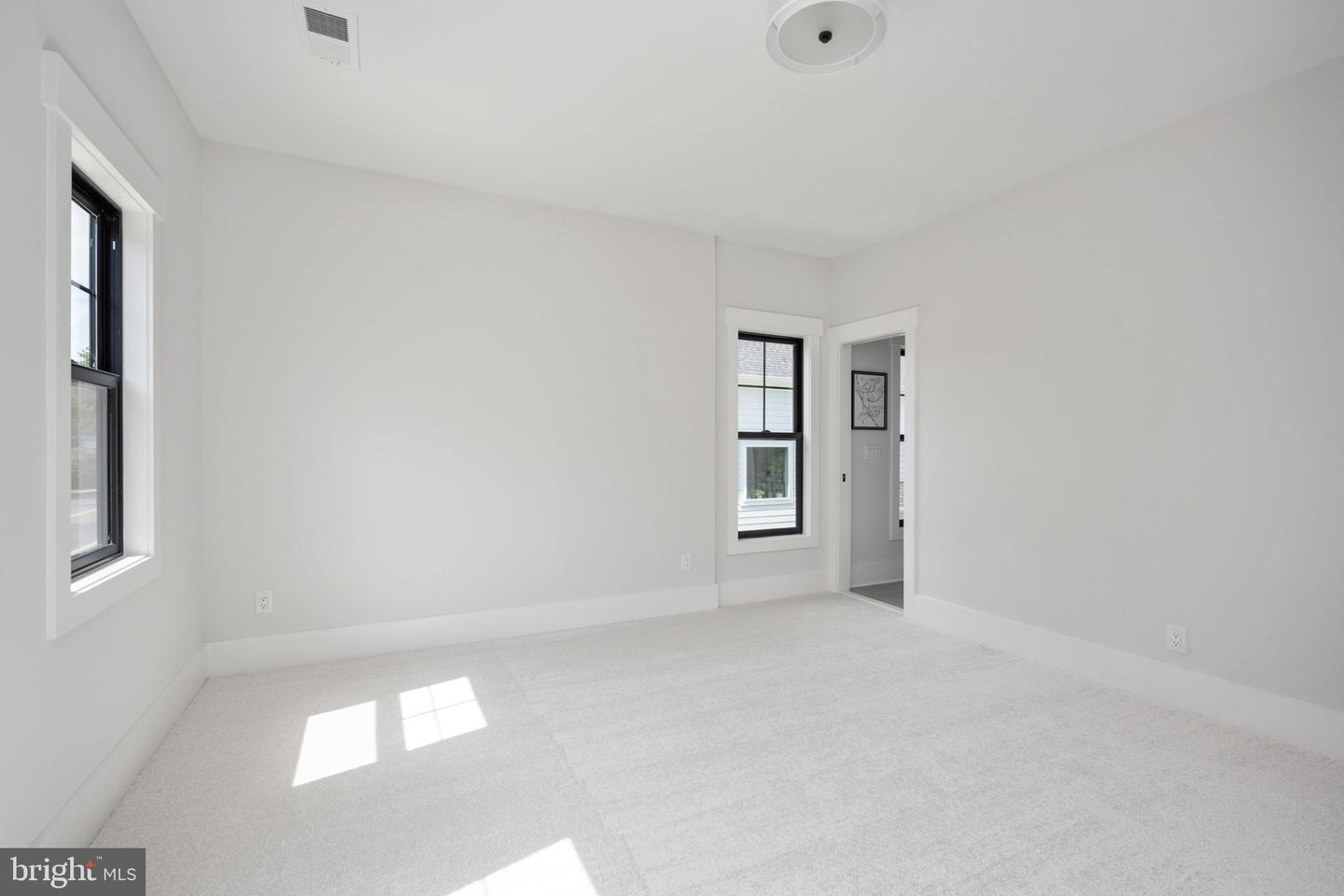 8650 MCHENRY ST, VIENNA, Virginia 22180, 5 Bedrooms Bedrooms, ,5 BathroomsBathrooms,Residential,For sale,8650 MCHENRY ST,VAFX2278078 MLS # VAFX2278078