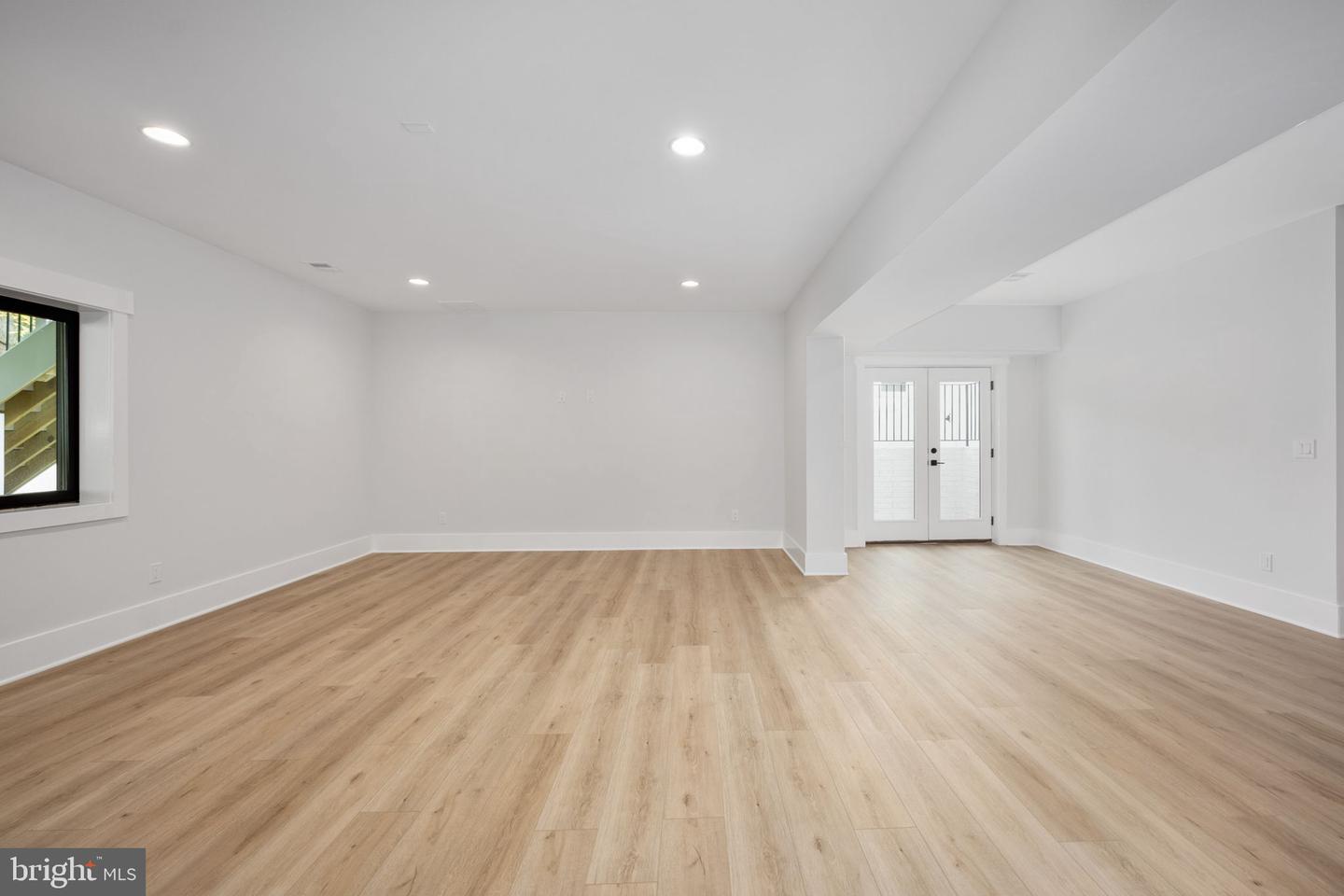 8650 MCHENRY ST, VIENNA, Virginia 22180, 5 Bedrooms Bedrooms, ,5 BathroomsBathrooms,Residential,For sale,8650 MCHENRY ST,VAFX2278078 MLS # VAFX2278078