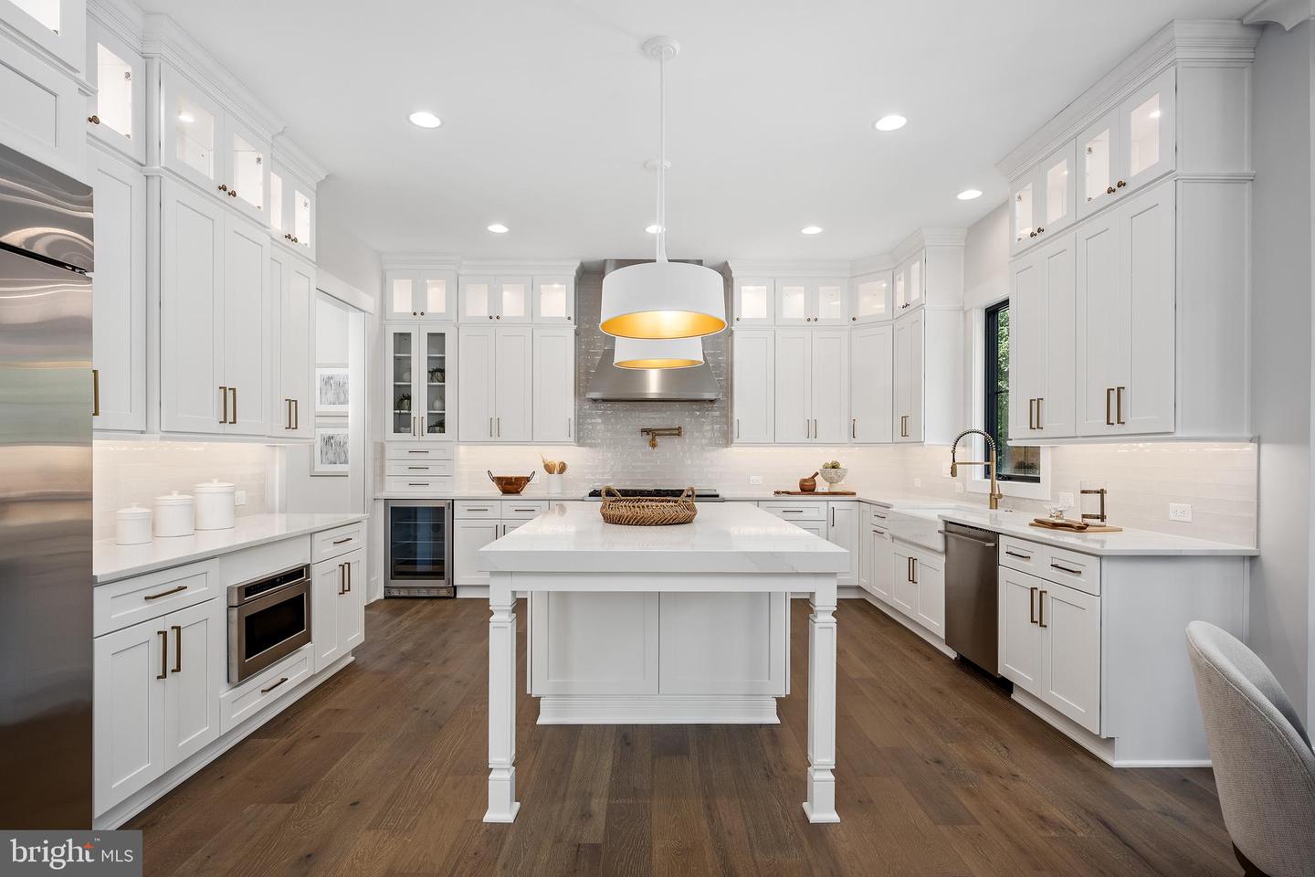 8650 MCHENRY ST, VIENNA, Virginia 22180, 5 Bedrooms Bedrooms, ,5 BathroomsBathrooms,Residential,For sale,8650 MCHENRY ST,VAFX2278078 MLS # VAFX2278078