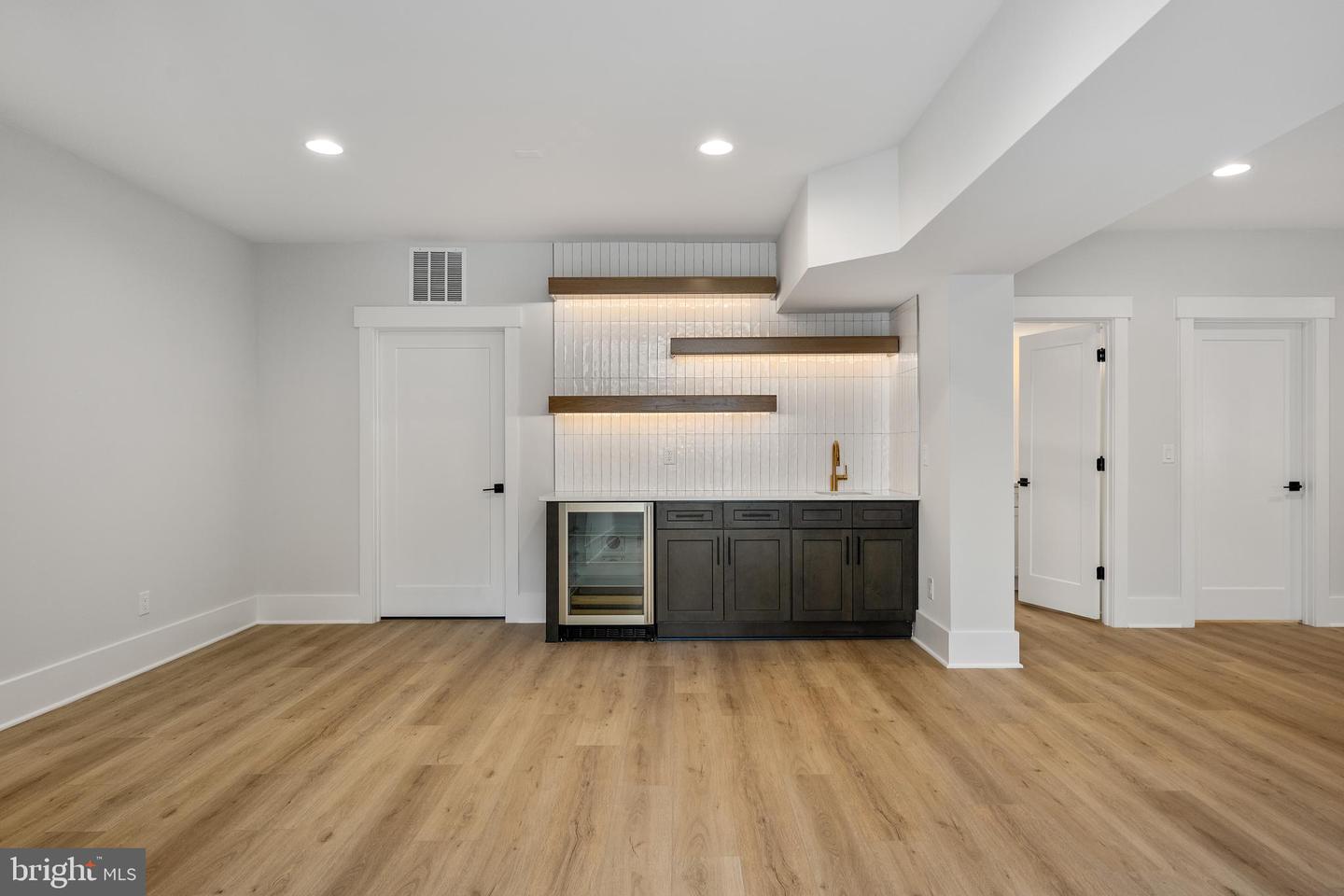 8650 MCHENRY ST, VIENNA, Virginia 22180, 5 Bedrooms Bedrooms, ,5 BathroomsBathrooms,Residential,For sale,8650 MCHENRY ST,VAFX2278078 MLS # VAFX2278078