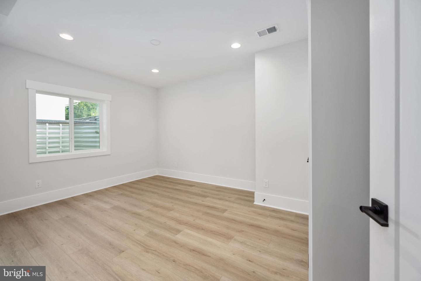 8650 MCHENRY ST, VIENNA, Virginia 22180, 5 Bedrooms Bedrooms, ,5 BathroomsBathrooms,Residential,For sale,8650 MCHENRY ST,VAFX2278078 MLS # VAFX2278078