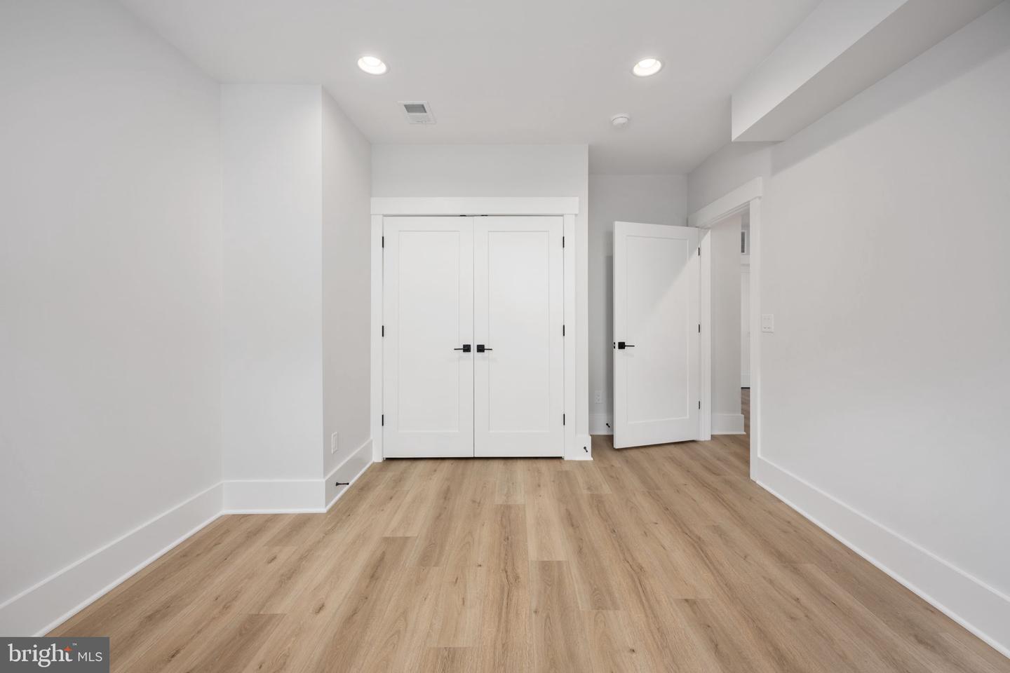 8650 MCHENRY ST, VIENNA, Virginia 22180, 5 Bedrooms Bedrooms, ,5 BathroomsBathrooms,Residential,For sale,8650 MCHENRY ST,VAFX2278078 MLS # VAFX2278078