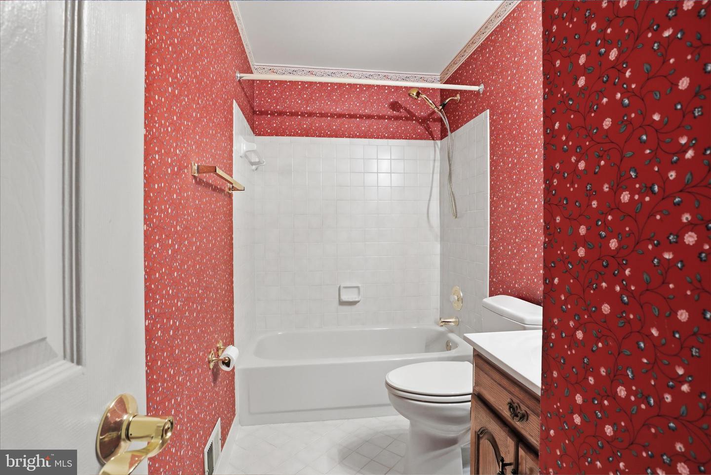 6809 SPOUT LN, FAIRFAX STATION, Virginia 22039, 4 Bedrooms Bedrooms, ,3 BathroomsBathrooms,Residential,For sale,6809 SPOUT LN,VAFX2278126 MLS # VAFX2278126 6809 SPOUT LN, FAIRFAX STATION, Virginia 22039, 4 Bedrooms Bedrooms, ,3 BathroomsBathrooms,Residential,For sale,6809 SPOUT LN,VAFX2278126 MLS # VAFX2278126