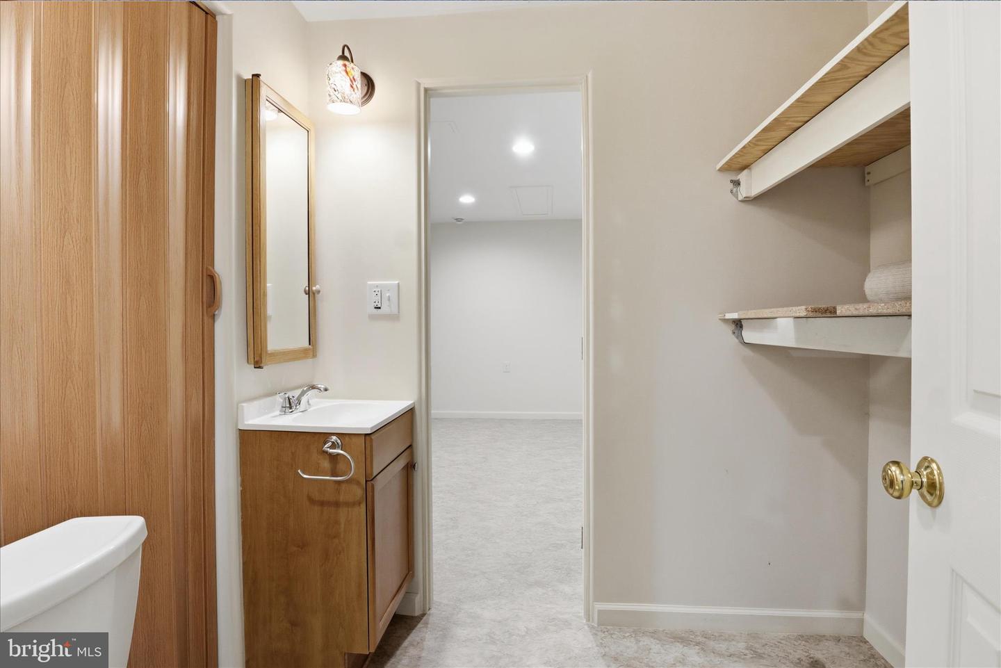 6809 SPOUT LN, FAIRFAX STATION, Virginia 22039, 4 Bedrooms Bedrooms, ,3 BathroomsBathrooms,Residential,For sale,6809 SPOUT LN,VAFX2278126 MLS # VAFX2278126 6809 SPOUT LN, FAIRFAX STATION, Virginia 22039, 4 Bedrooms Bedrooms, ,3 BathroomsBathrooms,Residential,For sale,6809 SPOUT LN,VAFX2278126 MLS # VAFX2278126