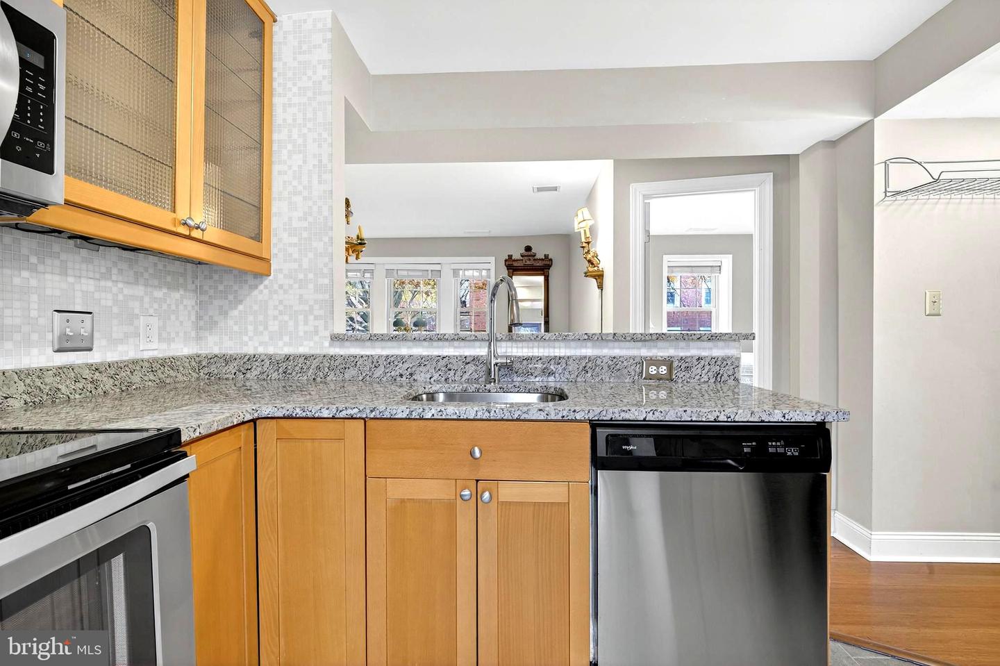 1407 E ABINGDON DR #1, ALEXANDRIA, Virginia 22314, 1 Bedroom Bedrooms, 5 Rooms Rooms,1 BathroomBathrooms,Residential,For sale,1407 E ABINGDON DR #1,VAAX2051590 MLS # VAAX2051590