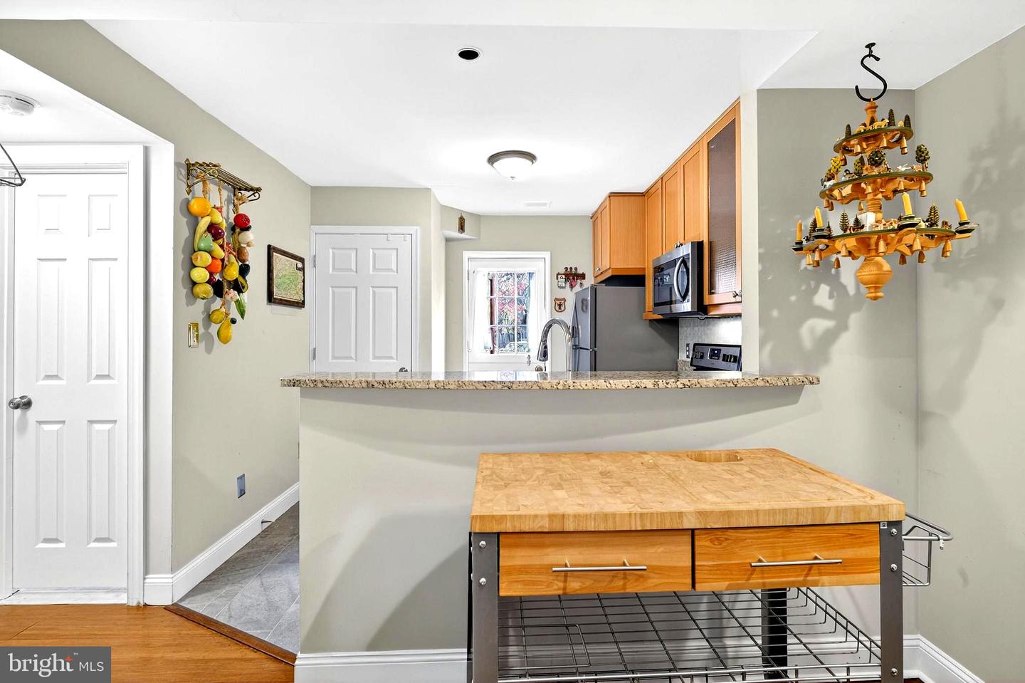 1407 E ABINGDON DR #1, ALEXANDRIA, Virginia 22314, 1 Bedroom Bedrooms, 5 Rooms Rooms,1 BathroomBathrooms,Residential,For sale,1407 E ABINGDON DR #1,VAAX2051590 MLS # VAAX2051590