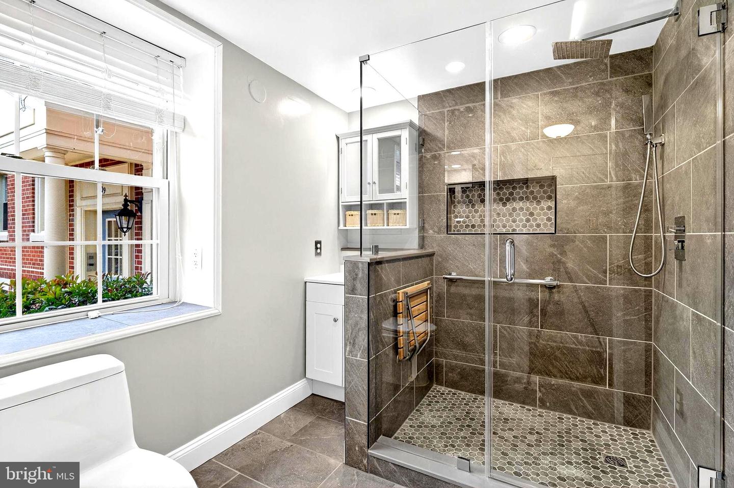 1407 E ABINGDON DR #1, ALEXANDRIA, Virginia 22314, 1 Bedroom Bedrooms, 5 Rooms Rooms,1 BathroomBathrooms,Residential,For sale,1407 E ABINGDON DR #1,VAAX2051590 MLS # VAAX2051590