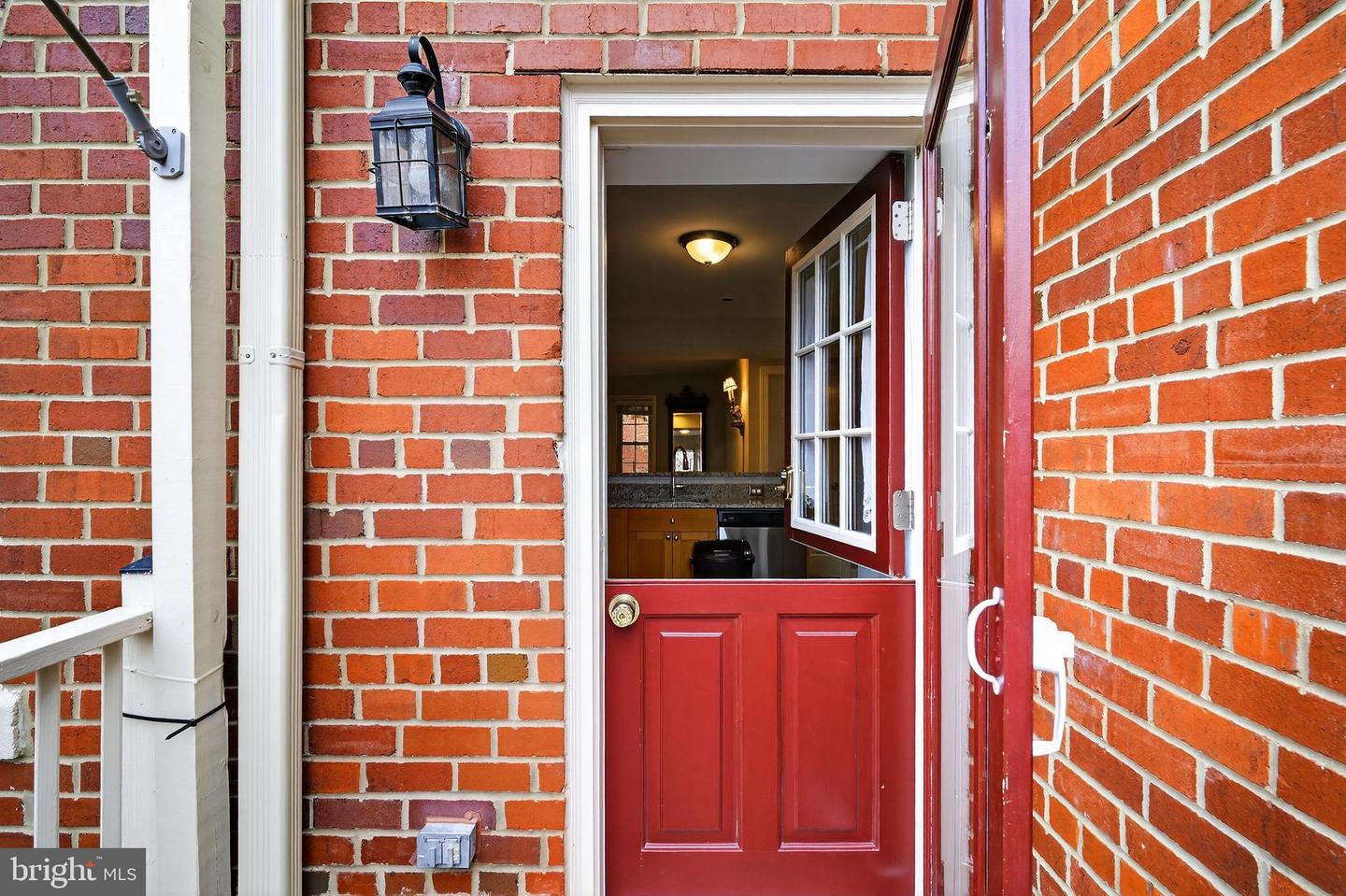 1407 E ABINGDON DR #1, ALEXANDRIA, Virginia 22314, 1 Bedroom Bedrooms, 5 Rooms Rooms,1 BathroomBathrooms,Residential,For sale,1407 E ABINGDON DR #1,VAAX2051590 MLS # VAAX2051590