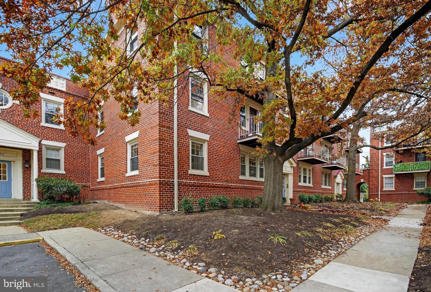 1407 E ABINGDON DR #1, ALEXANDRIA, Virginia 22314, 1 Bedroom Bedrooms, 5 Rooms Rooms,1 BathroomBathrooms,Residential,For sale,1407 E ABINGDON DR #1,VAAX2051590 MLS # VAAX2051590