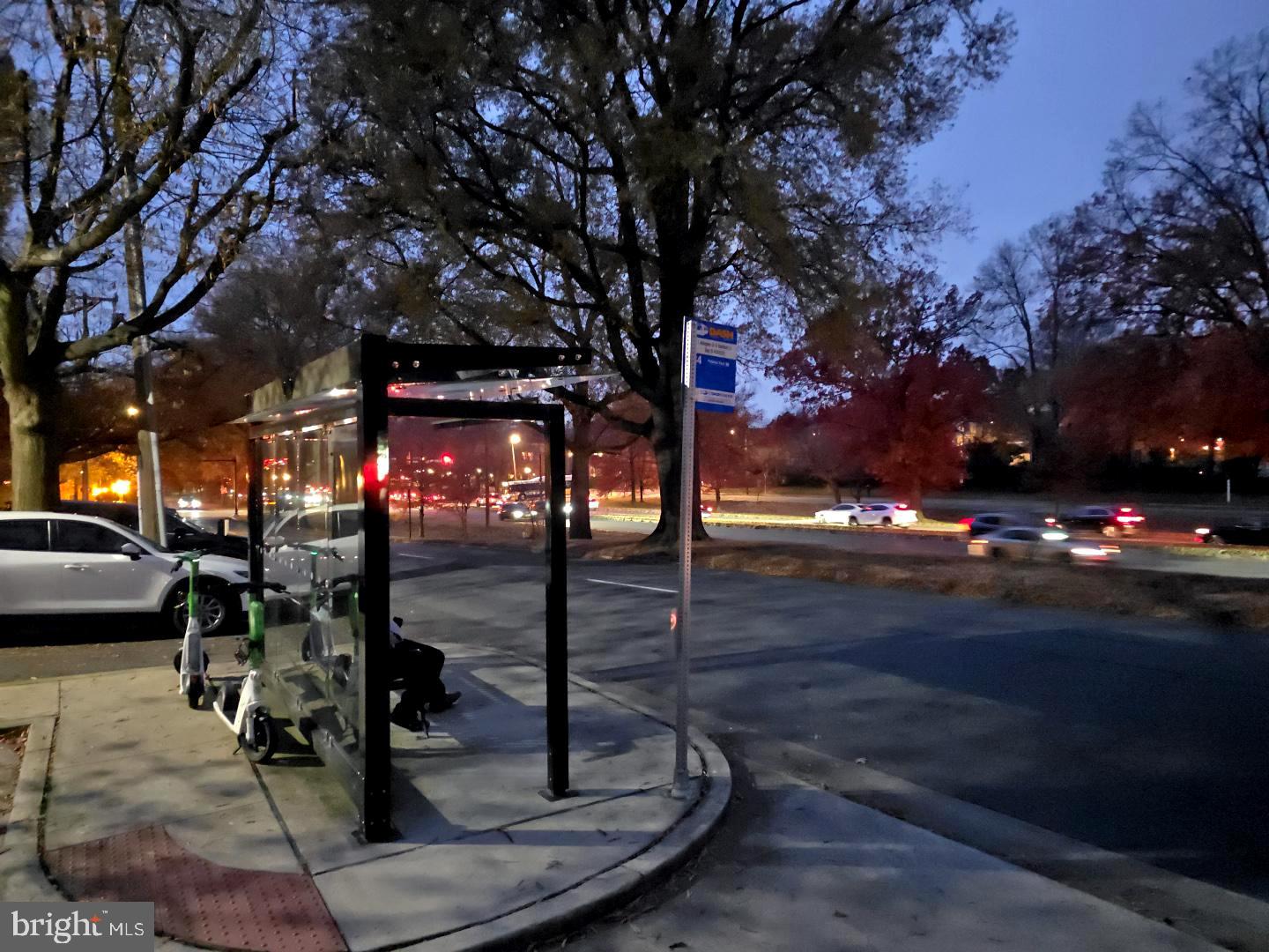 1407 E ABINGDON DR #1, ALEXANDRIA, Virginia 22314, 1 Bedroom Bedrooms, 5 Rooms Rooms,1 BathroomBathrooms,Residential,For sale,1407 E ABINGDON DR #1,VAAX2051590 MLS # VAAX2051590