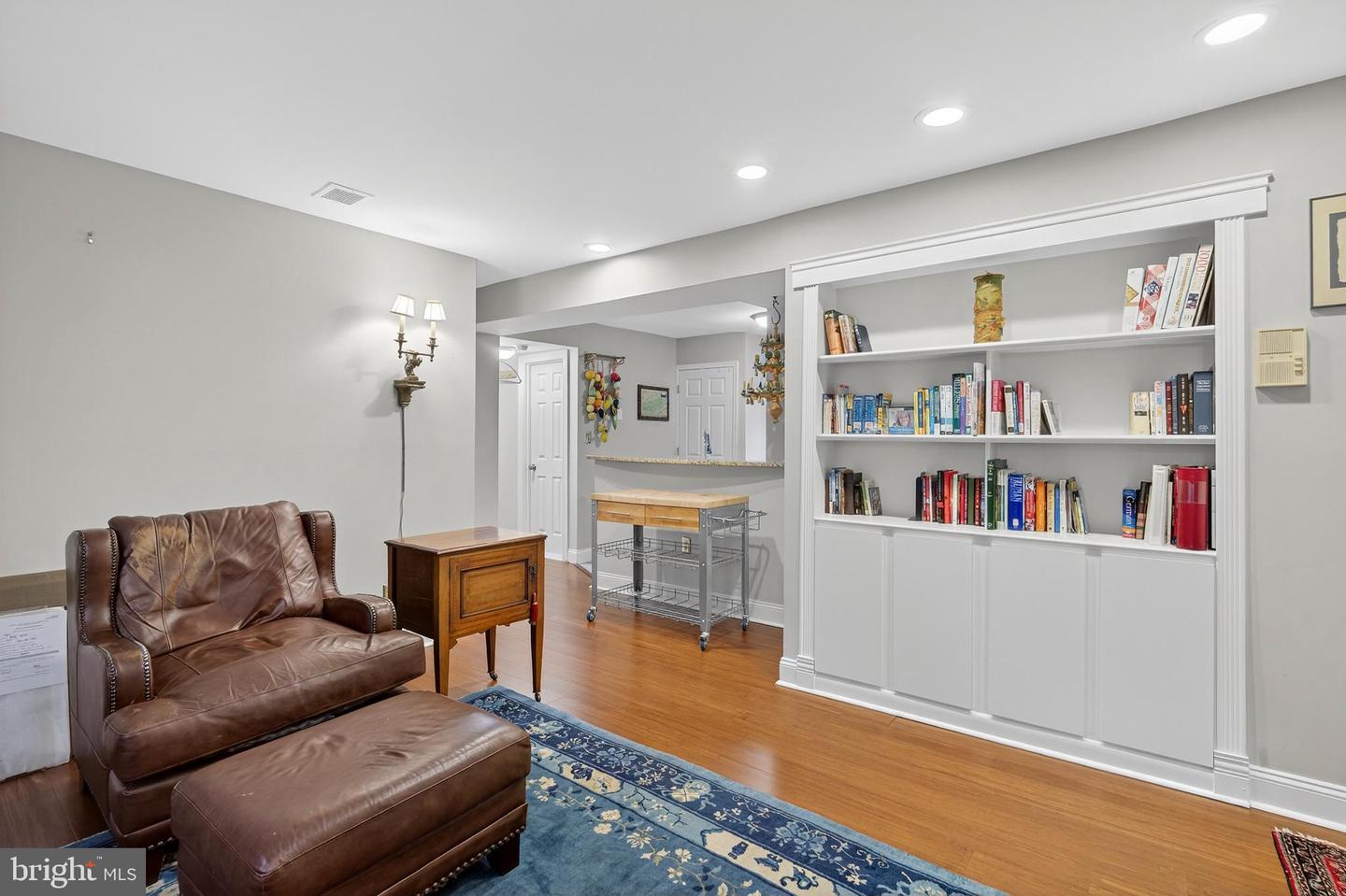 1407 E ABINGDON DR #1, ALEXANDRIA, Virginia 22314, 1 Bedroom Bedrooms, 5 Rooms Rooms,1 BathroomBathrooms,Residential,For sale,1407 E ABINGDON DR #1,VAAX2051590 MLS # VAAX2051590