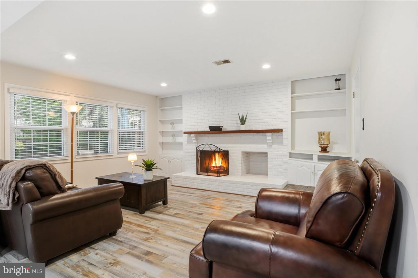 4403 MOYLAN LN, FAIRFAX, Virginia 22033, 4 Bedrooms Bedrooms, ,2 BathroomsBathrooms,Residential,For sale,4403 MOYLAN LN,VAFX2278316 MLS # VAFX2278316